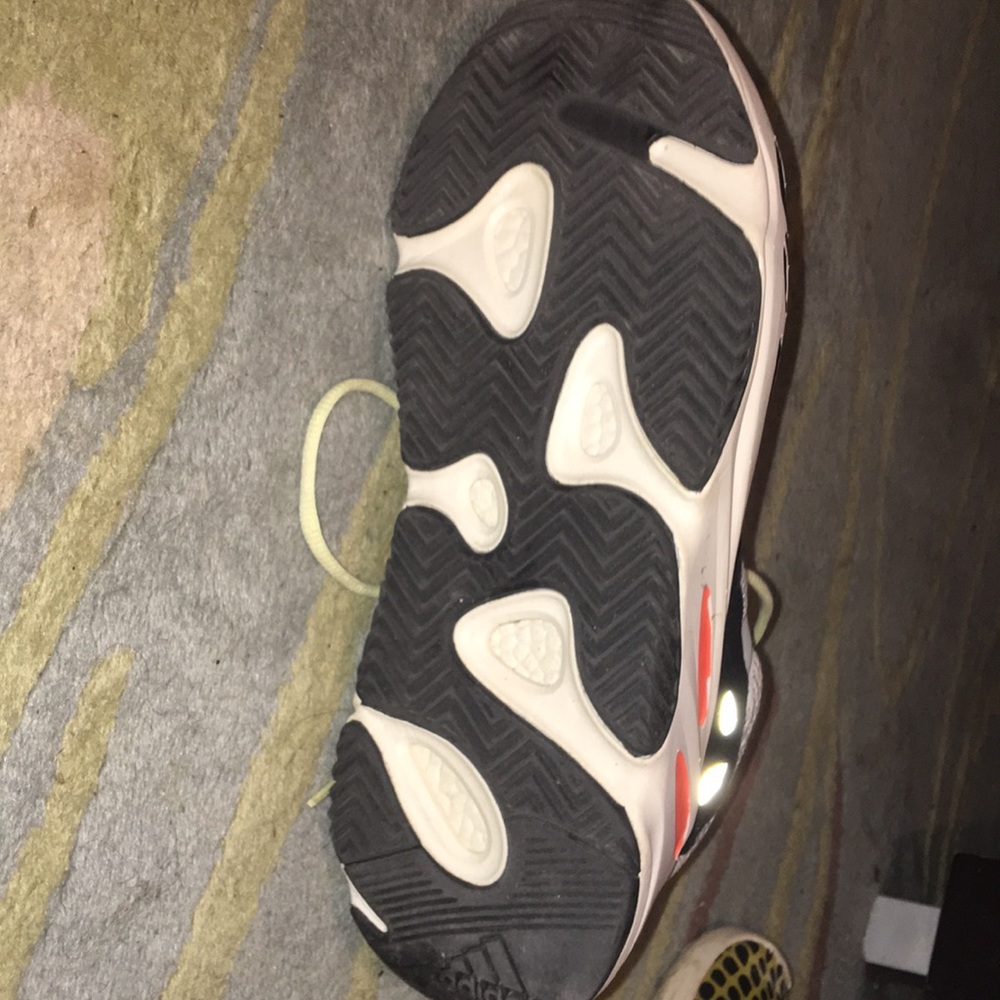 Adidas x Yeezy Boost 700 - Picture 3 of 4